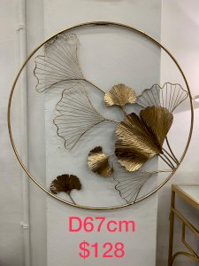 Gingko leaf with round frame