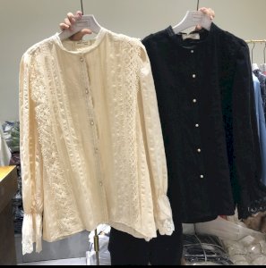PEARL BUTTON LACE BLOUSE